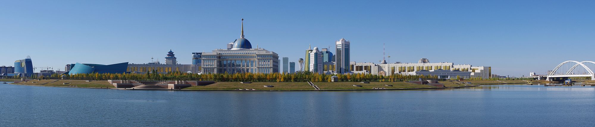 2000px-Central_Downtown_Astana_pamorama